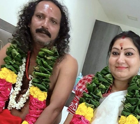 পূজার পর গুরুজি ও গুরুমা